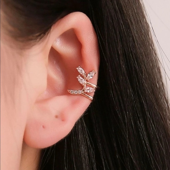 Jewelry - Rose gold 4/$25 1pc rhinestone flower ear cuff